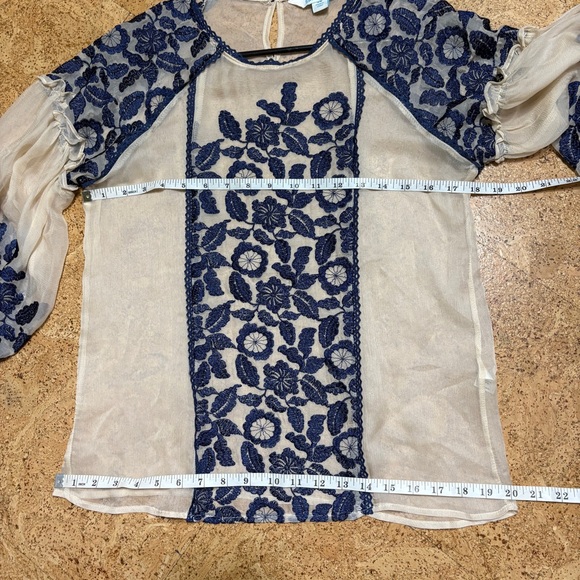 Sundance Luiza Silk Sheer Embroidered Blouson Sleeve Top In Beige /Navy Sz XS - Picture 12 of 15